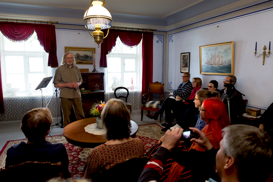 Saalitoa avamine 04.10.2015. Aarne vaik kõnet pidamas 